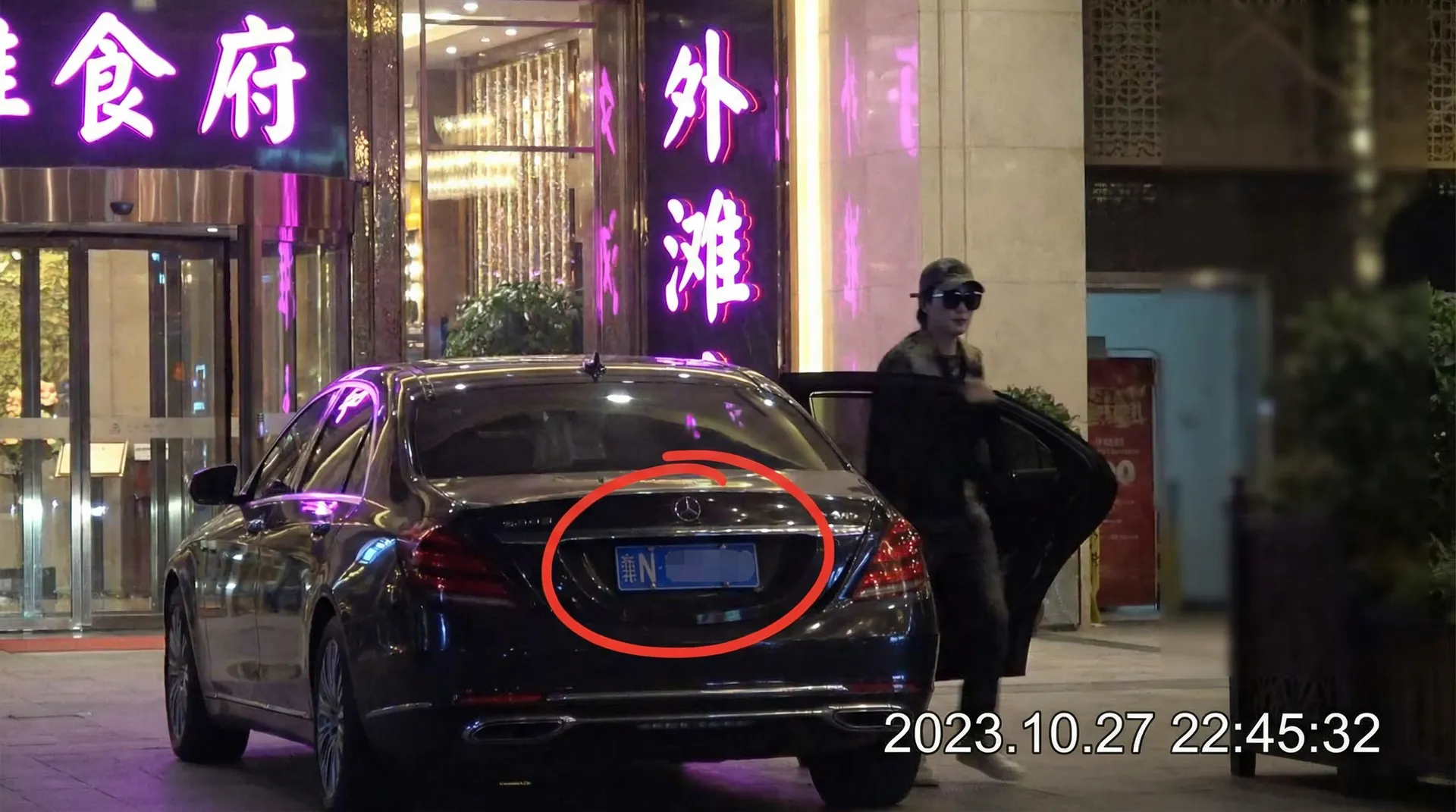 国产小视频::高清国产小视频免费观看-全网独家国产小视频合集 - 豪车餐厅外被拍